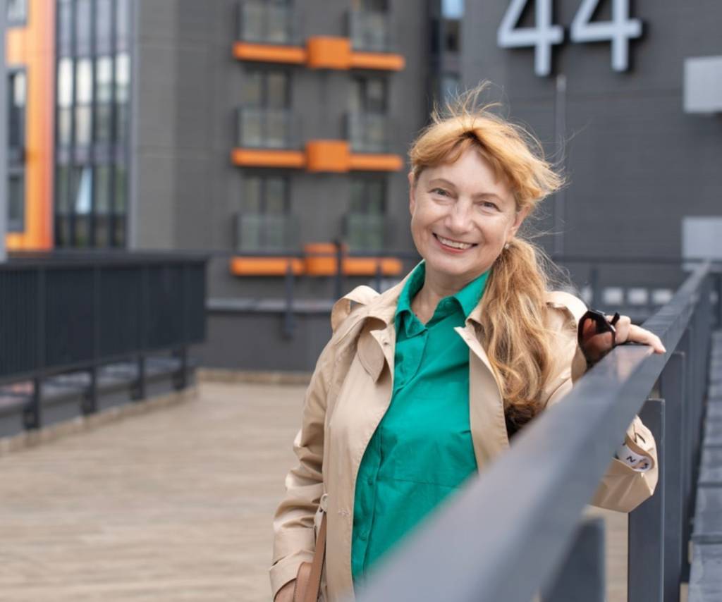 gen x werk - Generaties in beeld: Generation Journey Generatie X dame bij werkplek