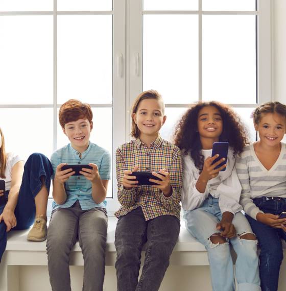 Generatie Alpha mobile - kinderen op een rij